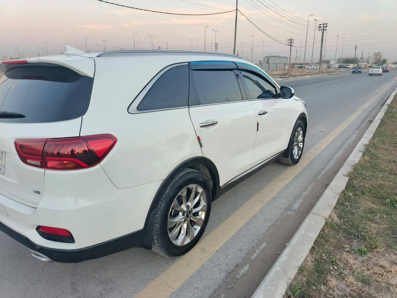 السلام عليكم سياره نوع سورنتو خليجي موديل 2020فول موصفات عده البنراما سياره سته اسلندر سبعه راكب 3قطع تبريد مري شفط جنطه كهربائي  كامره حساسات  شاشه كبيره كشنات جلد السياره كفاله عامه بيها بارد شبر جاملغ خلفي والباقي كفاله عامه  السياره جديده ماشيه 50 كير مكينه حداديه تبريد كفاله عامه تخم تاير  اسبير مانزل مال السياره العنون كربلاء السعر 248 رقم الهاتف ***********
