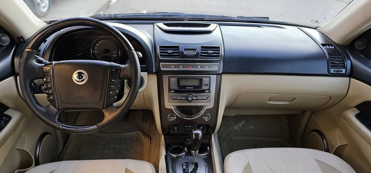 سانگوێنگ ڕیکستۆن 2013فول مواسە فات گێڕومەکینە مارسیدس بێ بۆیاخ سەنەوی ڕەقەم تایە تازەیە غازی ئیتاڵی بۆ دانراوە سعر{97}***********
