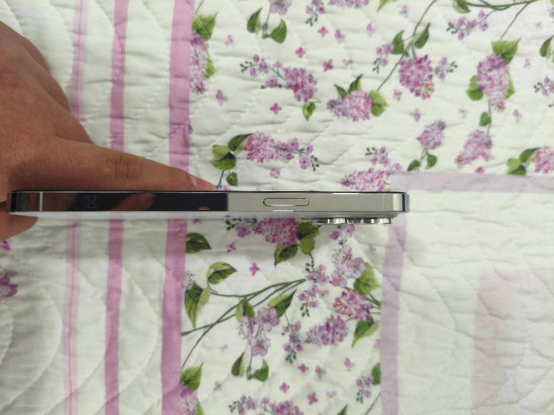 ايفون 14 برو ماكس - iphone 14 pro max 

ذاكرة 256 - 

بطارية 98 ✅

شرق اوسط نظيف جدا مكفول من الشخط واتر بروف شرط ، ووياه الكيبل الاصلي --

🛑 السعر 925 الف 🛑 و بي مجال بسيط

مكان موصل 📍


**إذا كنت صاحب هذا الإعلان وتريد حذفه لأي سبب، رجاءا أرسل رسالة إلى الدعم الفني**
