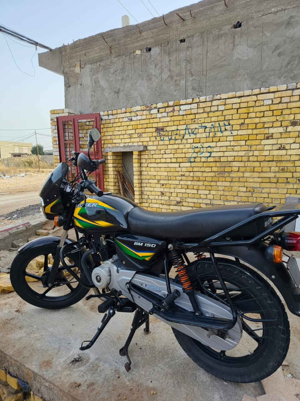 السلام عليكم
دراجة بوكسر للبيع موديل ٢٠٢٣ مكفولة كفالة عامه
دراجه نظيفة وممشتغله 
السعر (١٨٠٠) وبيها مجال بسيط للشراي 
بيها ملاحظات بسيطه جداً 
***********
