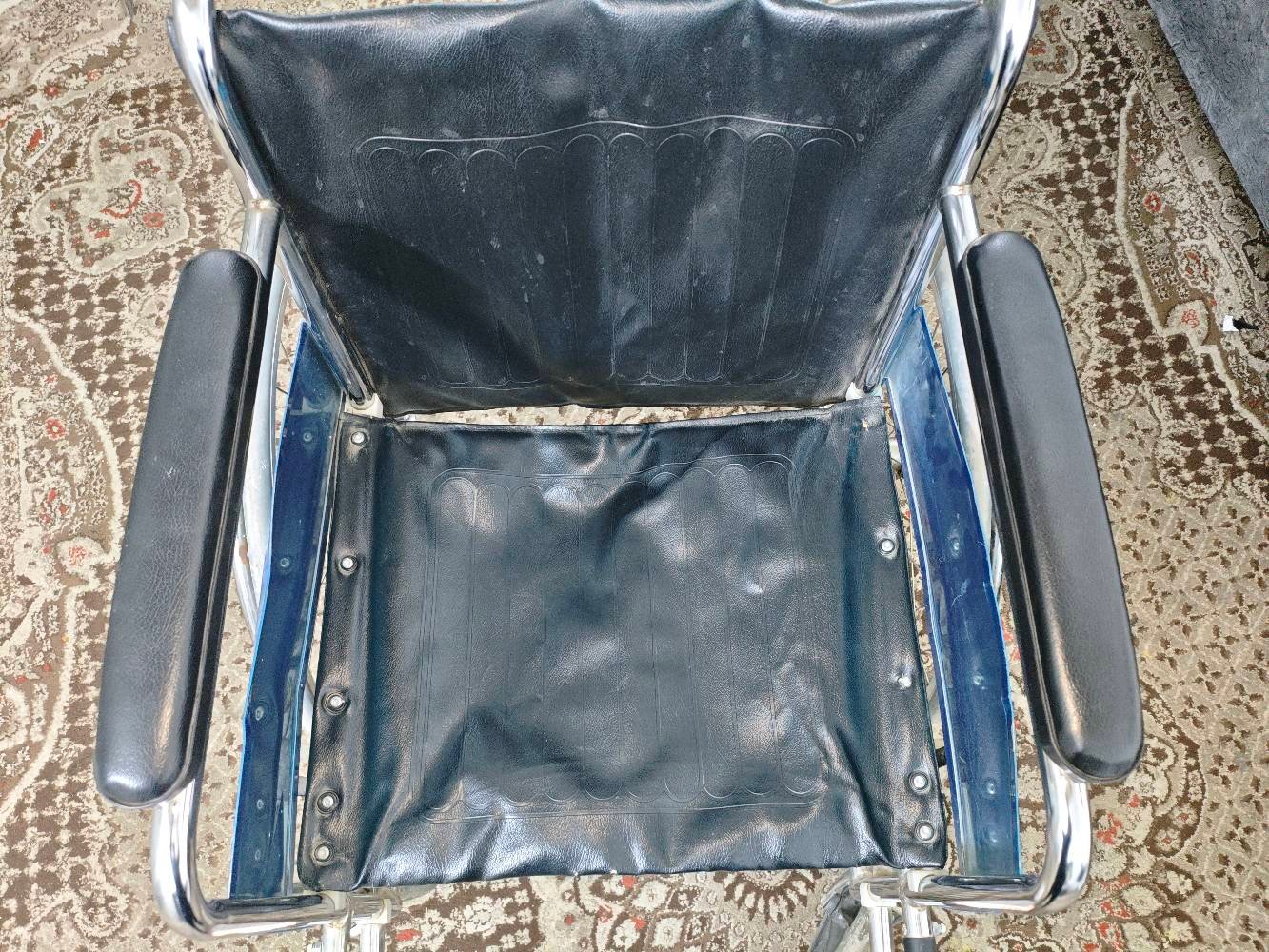 اي خلل ما بيها اخت الجديده نضيفه العربانه مابيها اي مشاكل تكدر تفحصها و العنوان العلاوي قرب مصور الشام فرع 3 منطقة جزيرة عرب 