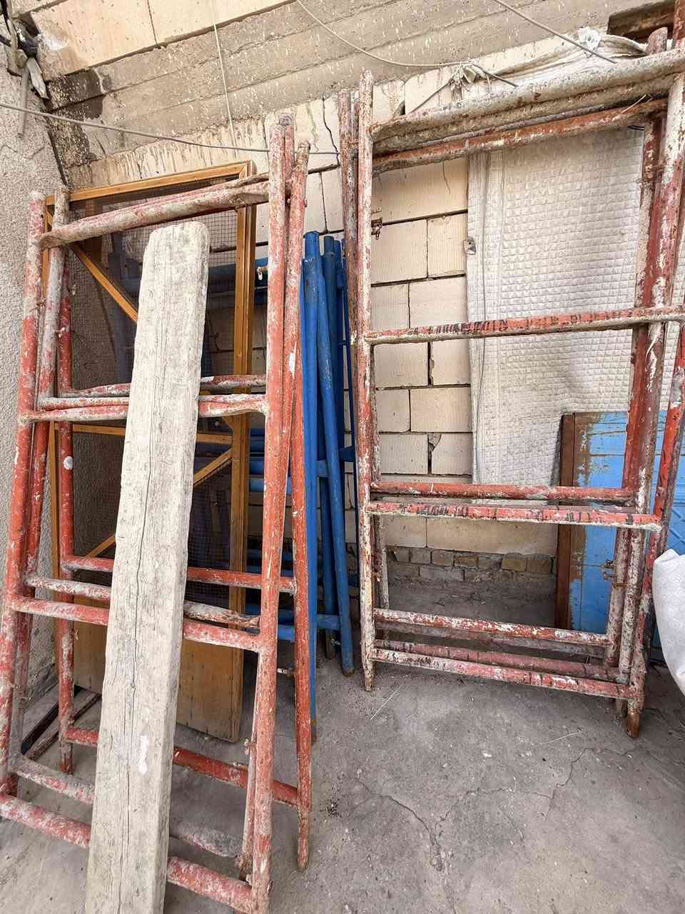 السلام عليكم غراض بناء للبيع حادلات عدد 2 +سكلات كراسي او جحوشه 2 سيور بافي التفاصيل على الرقم *********** علماً ان الغراض جديدهه بس متروكهه
