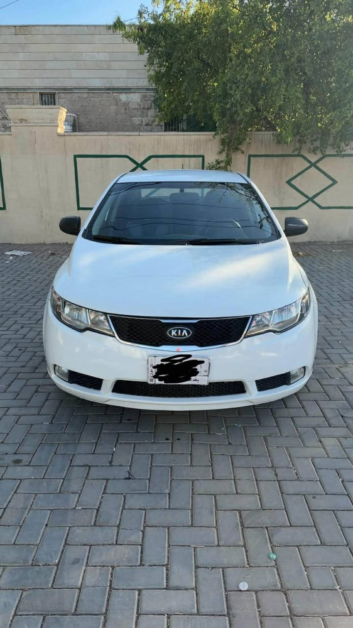 سلام عليكم 
سيراتو ٢٠١١ 
١٦٠٠ دوش مكينة وكير  ممتازة ماشية ٢٠٠ كيلو 
بيهة طخة بنيد ونصبغ وجاملغ وباب 
وجاملغ خلفي ٤ قطع صبغ 
سياره صدر تبريد كلش تمام تخم تاير جديد جواهة داخل مغلف جلد حته صندوك مغلف داخل 
بدون نقص 
مكاني بغداد عامرية 
سعر٨٩$  
***********
