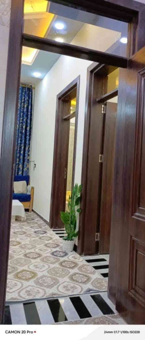 دار سكني #للبيع 
موقعه الديوانيه #حي_الامين_الاولئ
شارع التنانير مقابل مدرسه الصادق الابتدائيه 
كافه الخدمات تبليط مجاري 

#مساحته_100_متر 
واجه8 ونزال12
زراعي #سند_25 مشمول بلتطويب ومرقم بلبلديه

البيت بناء حديث
 البيت طابقين
يحتوي الطابق الاول علئ غرفه نوم وصاله ومطبخ حار وبارد واستقبال وصحيات داخليه وخارجيه 
الطابق الثاني يحتوي على غرفتين نوم نضام سويت وصاله مع سطحين 
البيت كلش نضيف ومرتب 

يباع مع الاثاث كامل من كل النواحي
#السعر__خاص

للاستفسار اكثر 
#واتساب_اتصال_ ***********
أو مراجعه مكتب العاصمة للعقارات والمقاولات العامه العنوان الديوانية ام الخيل ساحه الاحتفالات الديوانية  قرب البلديه الجديده
