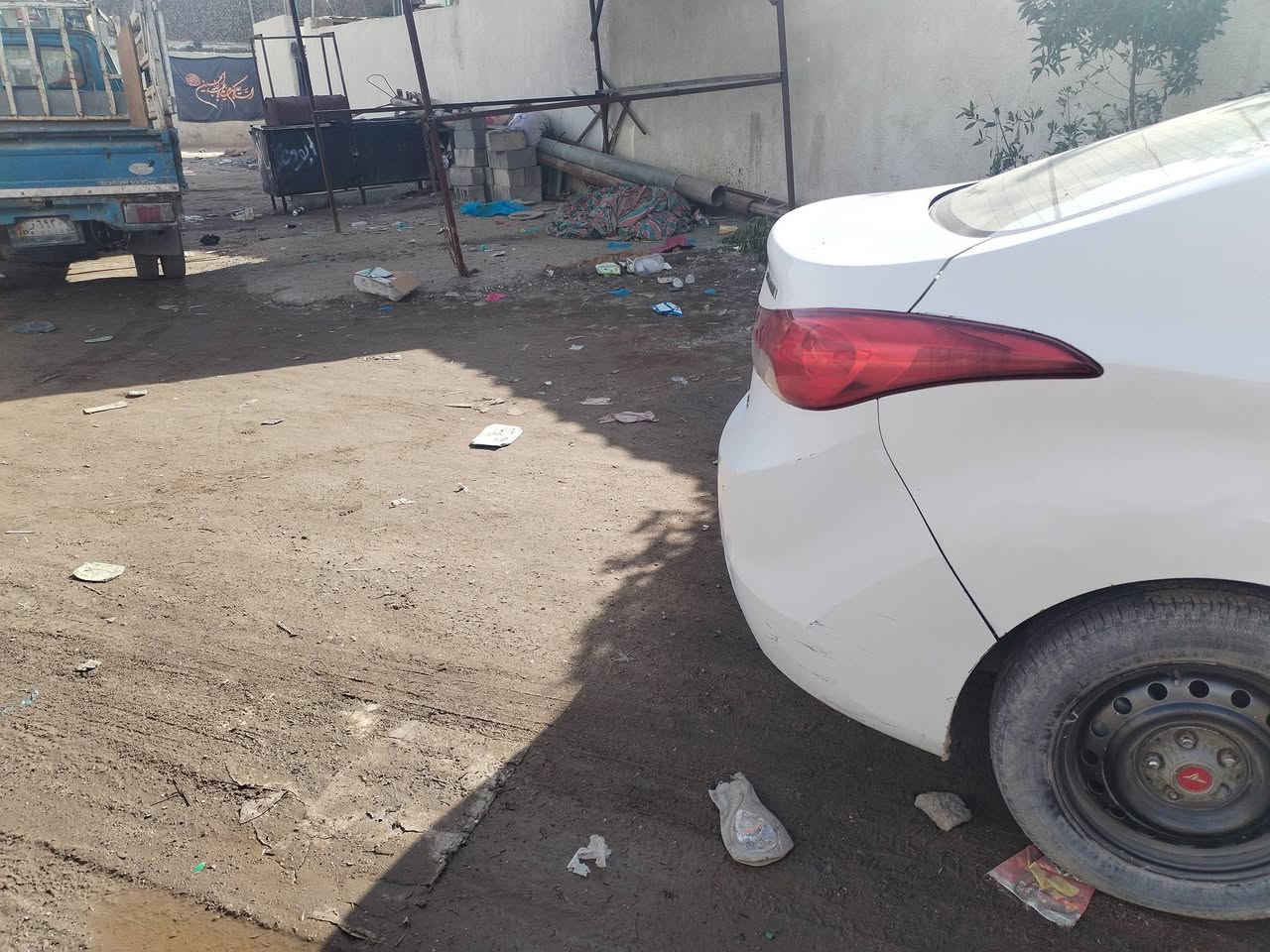 السلام عليكم
سيارة الانترا مديل 2013 وارد خليجي بسمي تحويل ثاني يوم  السياره مرتبه ع أيدي بيها  ضربه المدكر الأيمن بيها رشات صبغ درايم شفت كايم بي صوت المكان البصره المَوفقيه قرب مركز ااشرطه بيع او مراوس السعر 90 بيها مجال قليل
الهاتف ***********
