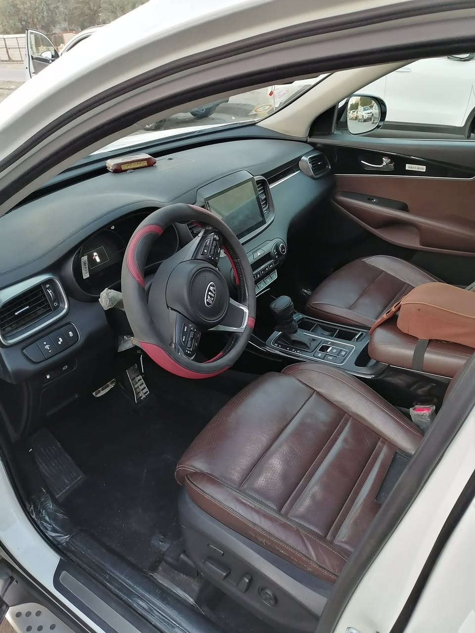 السلام عليكم للبيع كيا سورنتو صدفي ٢٠١٥ صدفي اللون فور ويل درايف وارد خليجي vip لايت زينون متحرك زراك لايت ويل كب كروم بصمه بك لايت لد كامره دواره بانوراما تشغيل عن بعد شاشه دجيتل جام فوتو مع اوتو 10 ايرباك  3 وضعيات قيادة كشنات جلد مع تدفئه وتبريد مع ستيرن تدفئة كشنات خلفيه تدفئة نقاط عمياء رادار حساسات امامي خلفي مكينه 2400 كشن ميموري مع سبورت بريك بصمه مع اوتو هولد  للاتصال ***********  السعر 32 مليون عراقي وبيها مجال للجادين
