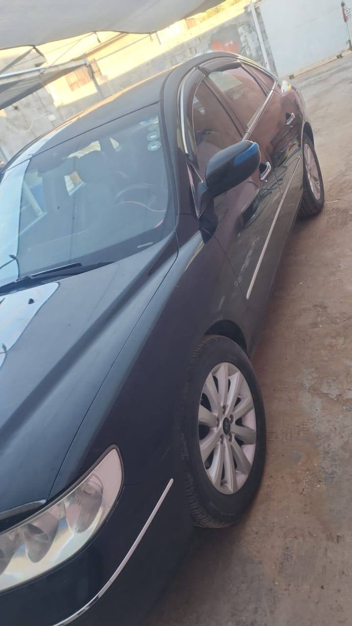 السلام عليكم سياره للبيع ازيرا موديل 2009  حجم ماكينتها سته سلندر 3300 بيها شاملغ مبدل صفحه السكن بالبريد شويه بها بارد بها فتحه بالسقفط مرايه شفط تخم تاير تبريد  تدفئه شغال سياره خير من الله عنوانها ديالى خان بني سعد سياره معروضه 98 وبيها مجال شيء بسيط رقم السياره اربيل وبسمي وتحويل ثاني يوم للاستفسار  او واتساب متوفر اتصل على هذا الرقم *********** وانا بالخدمه
