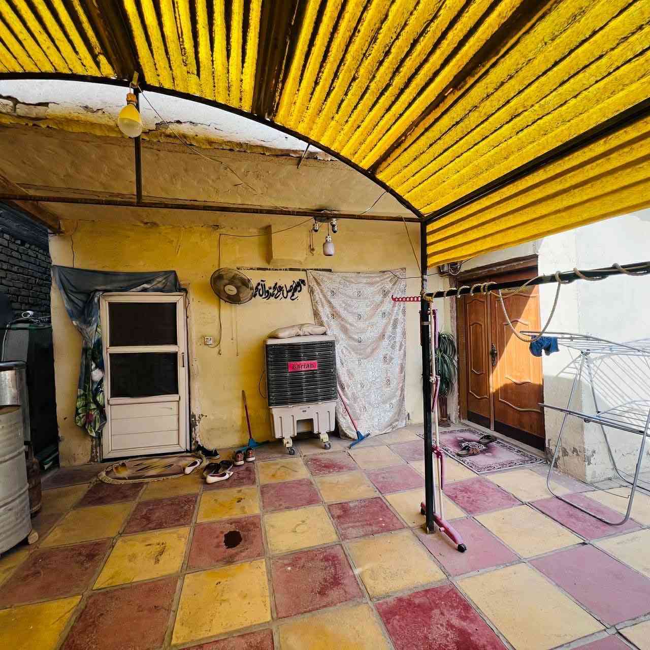 يا الله
بيت 250 متر بم الهوئ القديمه طابو صرف طابق واحد بناء متوسط البيت موقعه كلش حلو وكافه الخدمات متوفرة 
بناء طابوك وعكاده بس البيت نضيف كلش 
للاستفسار الاتصال 
***********
