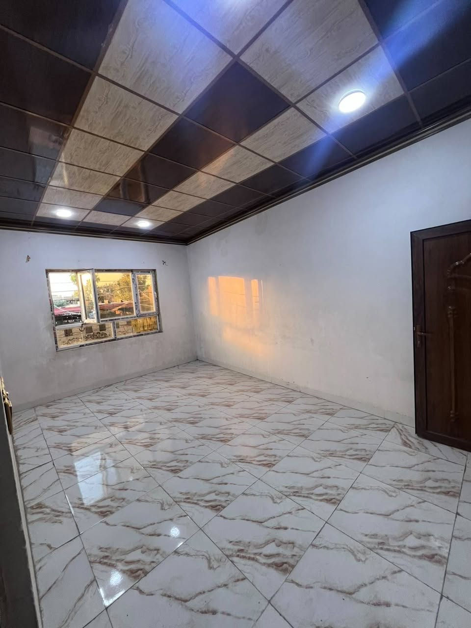 السلام عليكم
عروضات مكتب 🏢 مهند الاعرجي 
شقة للأيجار في حي الاخاء قرب الوطنيه
تحتوي على غرفه وهول ومطبخ وحمام 
للاستفسار الاتصال 
***********
***********

