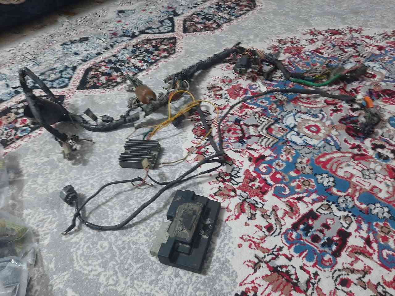 السلام عليكم ضفيره غراض افوراي
ضفيره بلاديه مابيها زلغ 
عقل افوراي شغال بس سويجه ضايع تاخذه ع الفحص 
كتف شحن افوراي البلادي شغال و هم ع الفحص 
و ضفيره ثانيه مجانيه بيها نقص فيش هاي بلاش تاخذها  
سعرهن جدااا مناسبب 
***********
