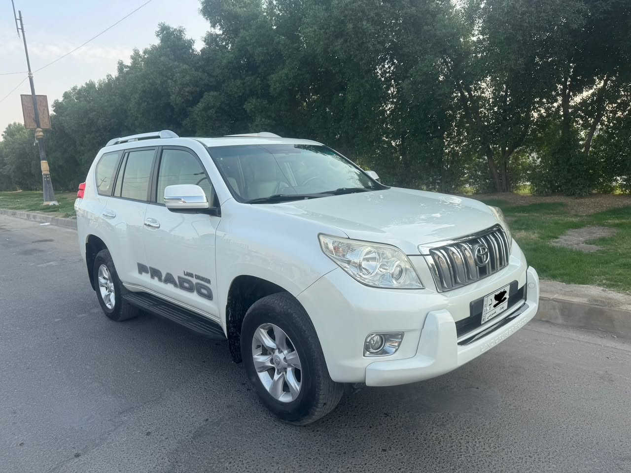 السلام عليكم 
برادو موديل 2013 TXL
مكفولة 
6 سلندر 4000 
كامرة وحساس خلفي 
رقم بغداد 
مكان السيارة كربلاء 
السعر 300 
رقم الهاتف :***********
