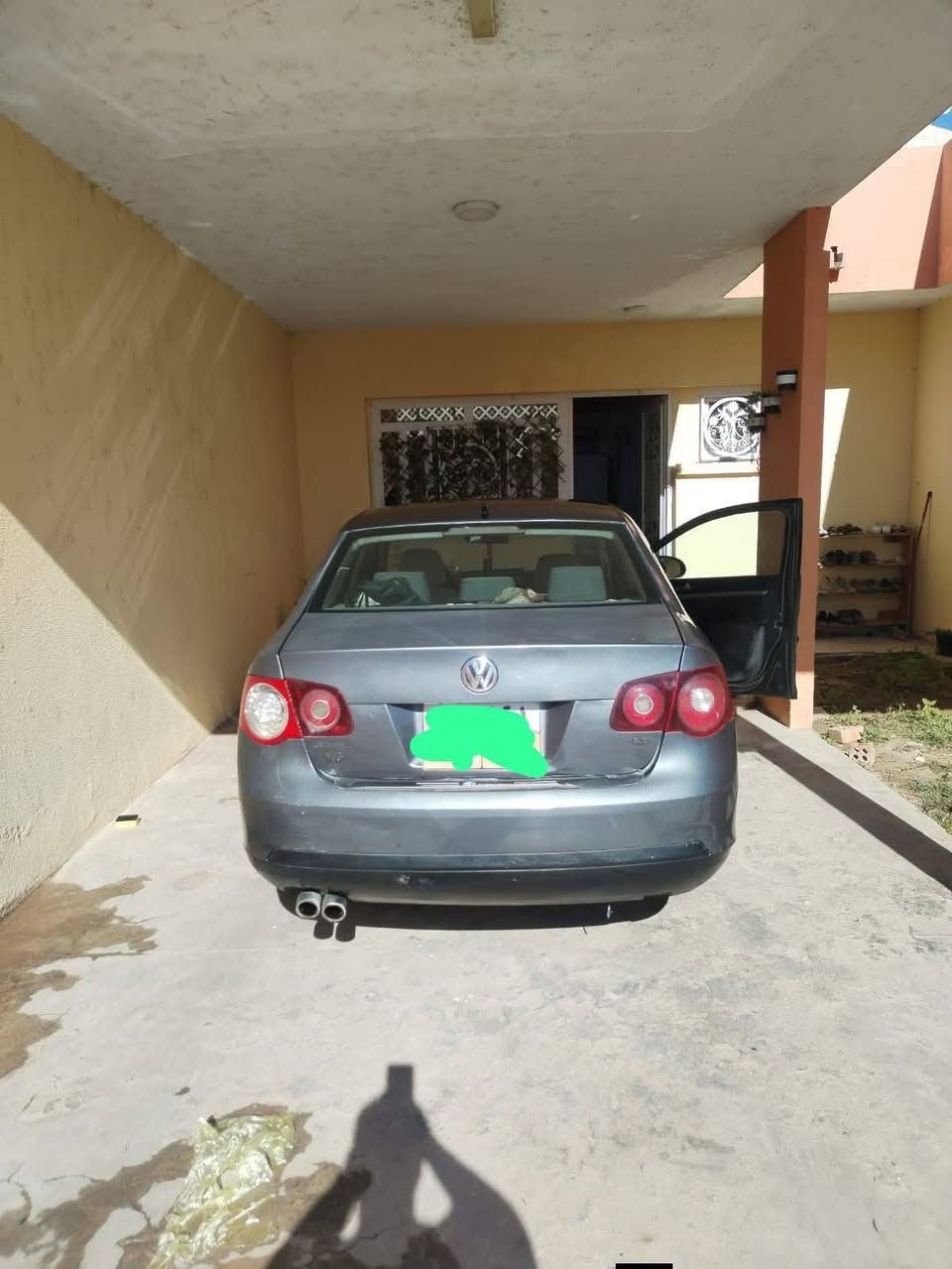 سلام عليكم من رخصة الادمن سيارة جيتا ٢٠٠٨ البيع الاستفسار ع هذا الرقم ***********
