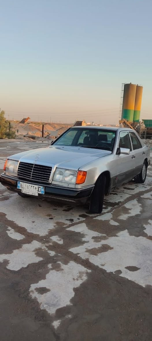 بيه ماسيدس دب مديل 88 للبيع مكينه 2 ونص تبريد شغال كلش شغال بيه لايت زنون السياره جديده ماابيه اي نقص السعر 50 قفل سنويه لغايه 2029 مكان البصره القرنه للستفسار ***********

