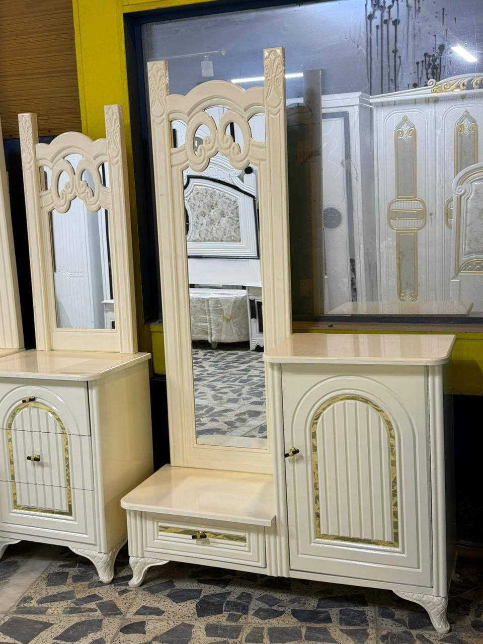 بسم الله
ضمن وجبه الاصباغ البويه والدرجى
الممتازه 
غرفه طابقين ٦ابواب ملحق  صاج شغل عراقي ثكيل 
تتكون من 10 قطع
الوجه بلوك MDF ١٠ ملم
والداخل صاج طبيعي ٤ملم 
عرض الكنتور 3 امتار و30 سم
ارتفاع الكنتور 2 متر 50 سم
القواعد والسقف بلوك صاج      
الزاويه تكون ب ارتفاع الكنتور
عرض الزاويه متر و10 سم
الضهر جرجوبه شد براغي 
جميع النقوش CNC
السرير ٦رجلين بلايود اسود ١٨ ملم 
خدمه النقل🚛 والشد🛠️ متوفره ويوجد توصيل لجميع المحافظات وبأسعار مناسبة
السعر مليونيين فقط
الدوشك 170 الف ضمان ٥ سنوات طبي ابو العجينه
R


**إذا كنت صاحب هذا الإعلان وتريد حذفه لأي سبب، رجاءا أرسل رسالة إلى الدعم الفني**