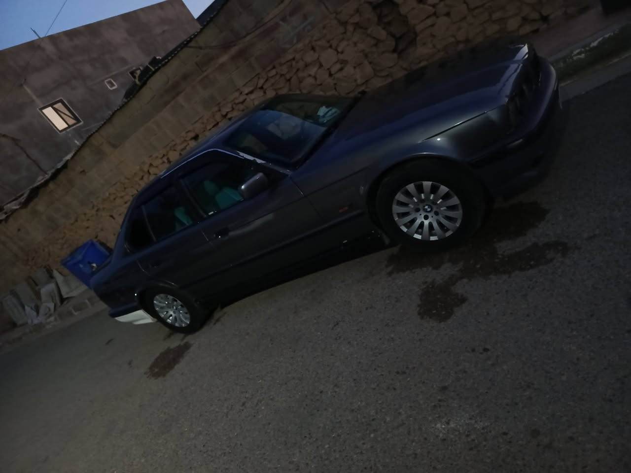 525 اصل/ كير عادي ومكينه عدله السياره مكفوله بدون ضربه فقط صبغ. رش سيارة رقم بغداد تفاصيل اكثر تفضل خاص وللتوضيح السياره حاليا كاطعه ولف تريد أبيعك عله وضعهه  أو تريد جاهزه عادي ***********
