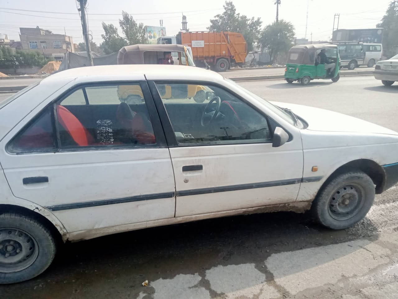 سلام عليكم بيجو روى خصوصي بغداد موديل 2010 لبيع سنوية ل2029 
بيها خياسات و كشرها تعبان 
كهرباء سيارة كلها شغالة وكذالك تبريد + تدفئه شغال و غرفتها شبه جديدة و محرك وكير في حالة ممتازة تهم تأثير وخبير جديد سعرها 25 بيها مجال. مكاني بغداد
***********
