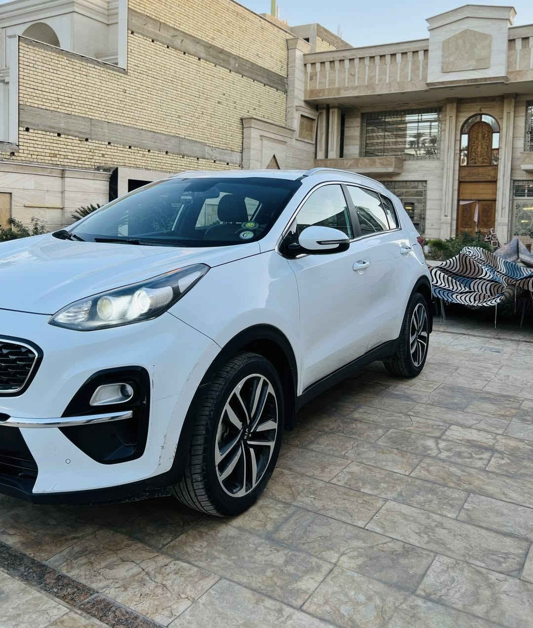 السلام عليكم 😎🔥 بيع فقط 
كيا سبورتج 2020 خليجي 
رقم بغداد سنويه ب اسمي تحويل مباشر ب اسم المشتري 
كفاله من الصبغ كير محرك تبريد كفاله صدر جيد 
عداد المسافه 85 الف 
المواصفات 🔰
سويج شخاطه 
محرك 2000 دوش 
حساسات امامي خلفي 
تحكمات ستيرن
شاشه تاب 
درايف مود  اوضاع قياده / نورمل / ايكو / سبورت 
تبريد قطعتين 
كشنات بيجي مخمل وجلد 
وبعد بيها مواصفات 

السعر المطلوب 183 وبيها مجال وبالعافيه ع الياخذها 

📍عنواني /بغداد الكاظميه 

***********
   ‭
0787 233 6394‬
