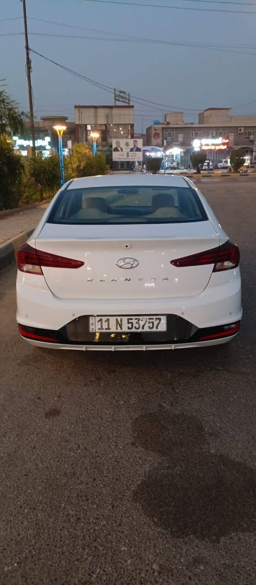 لانتره للبيع فول مواصفات طخه شبر بجاملغ الخلفي ماشيه ٢٠٠ تصل وبيك خير ودلل ***********
