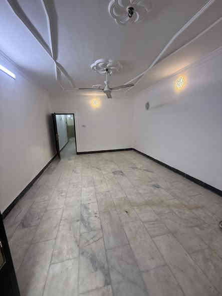 #للايجار 150 متر ثلاث طوابق كراج كبير 

يحتوي على ثلاث غرف نوم وصاله مطبخ حار بارد صحيات 
السعر مليون ١٠٠ الأستفسار *********** 📞
