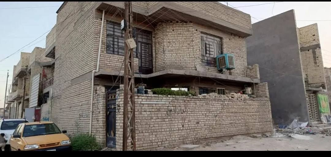 بيت ركن ١٠٠ متر طابقين زراعي كامل 
خدمات كامله فقط التبليط وراح يوصلون النه
الطابق الاول يحتوي ع استقبال وغرفه وصاله وخدمات 
والطابق الثاني غرفتين نوم وخدمات 
السعر 120 بي مجال قليل
العنوان البلديات الضباط الثانيه 
قرب المحطه الصفرة 
للاستفسار ***********
