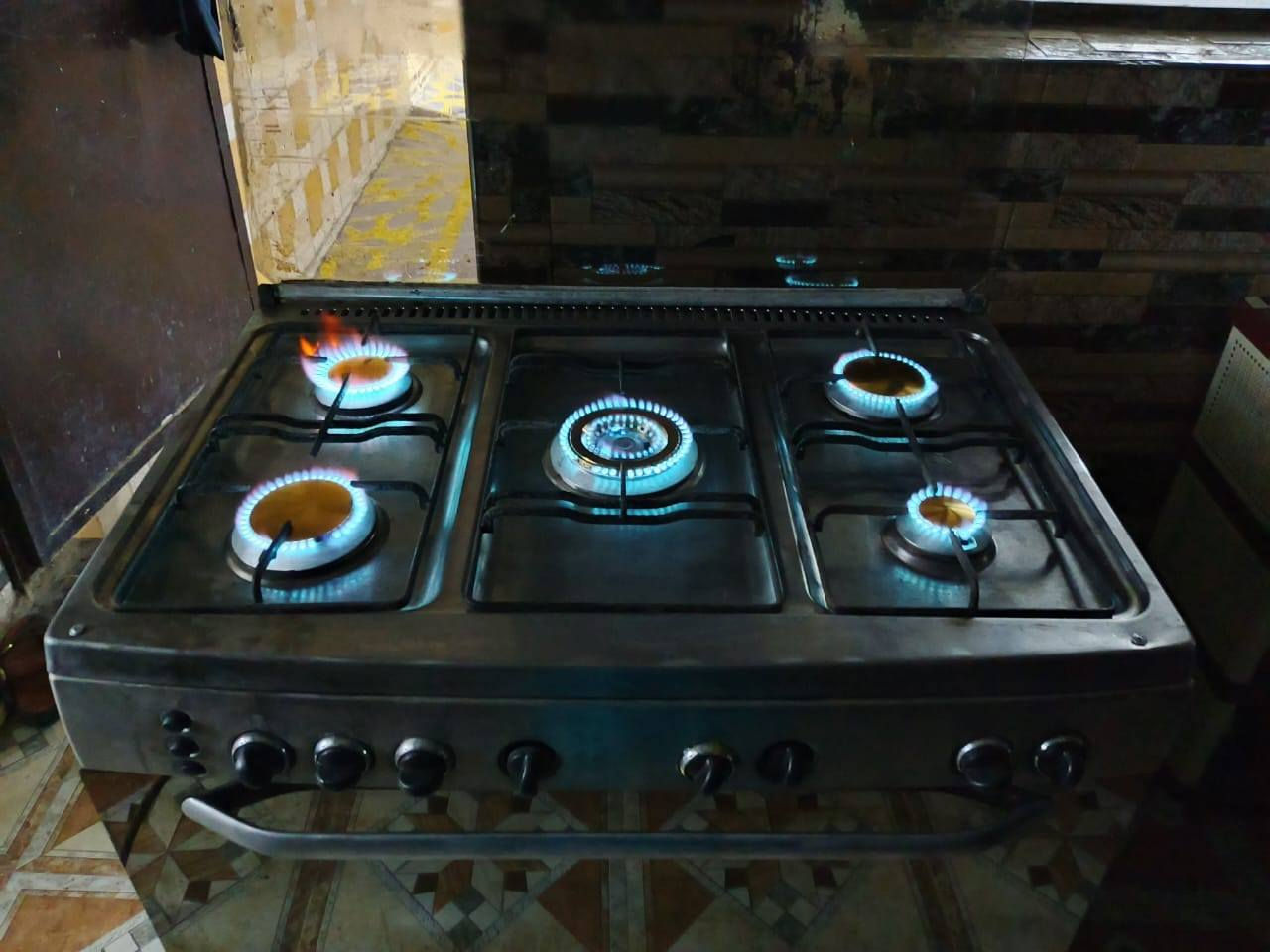 طباخ فريش مصري شغال ١٦٠شرط شغل ***********
