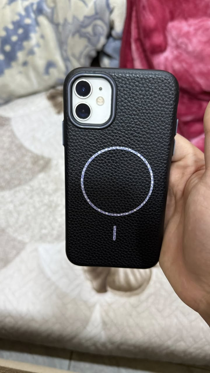 السلام عليكم من رخصة الادمن
ايفون 11 عادي 
نظافة جهازي 100% مامفتوح ولا مصلح شرط تروح تفحصة بأي مكان يعجبك 
نموذج M عربي شرق اوسط
ذاكرة 128GB
بطارية 75%
سعر الجهاز 225 وبي مجال حك الجيه 
مكاني بغداد حي الاعلام 
متوفر واتساب ***********
