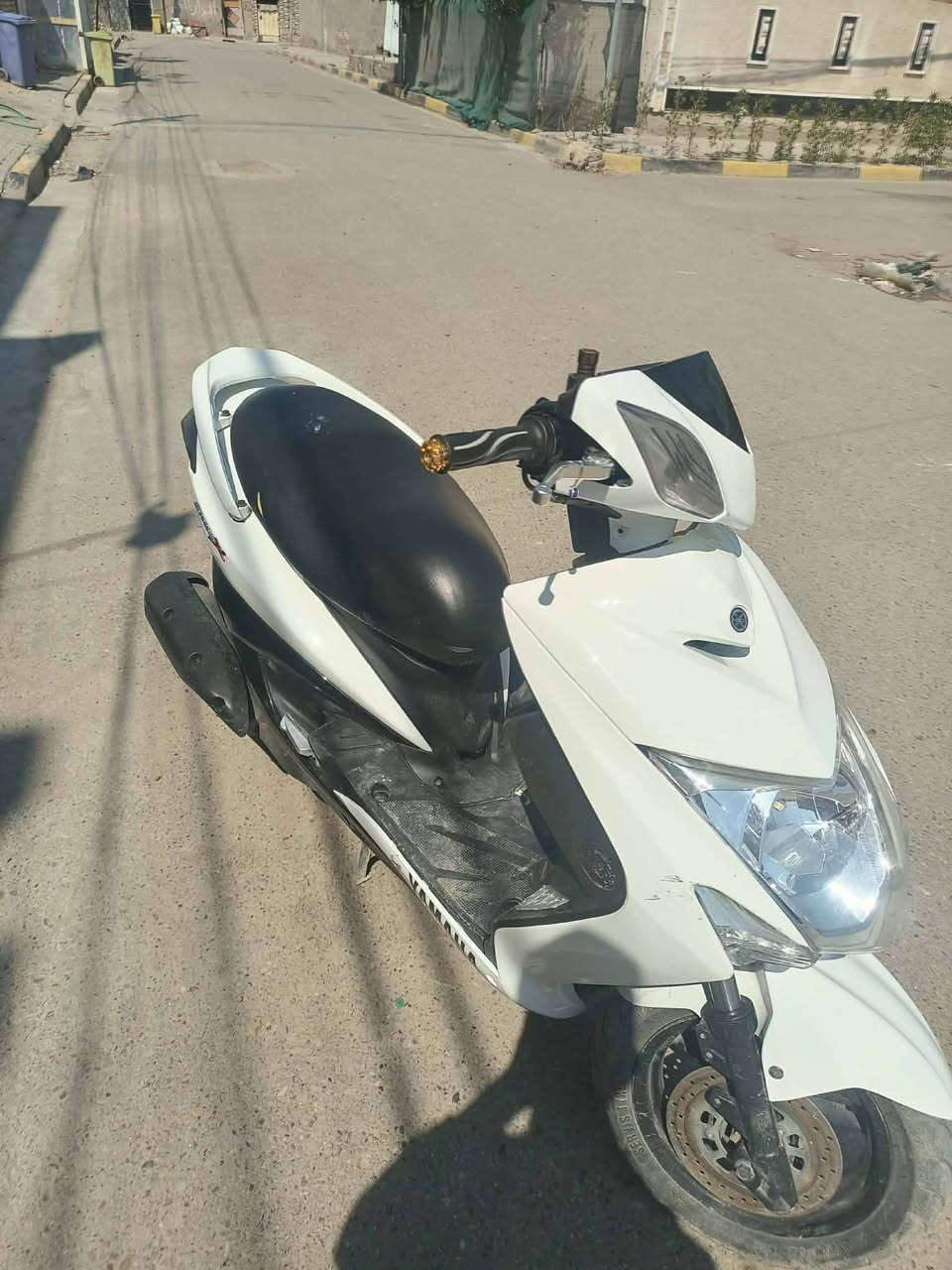 السلام عليكم دراجه للبيع سكنس لد دراجه نظيفه وكامله بلاديه السعر 800 وبيها مجال هذا رقمي ***********
