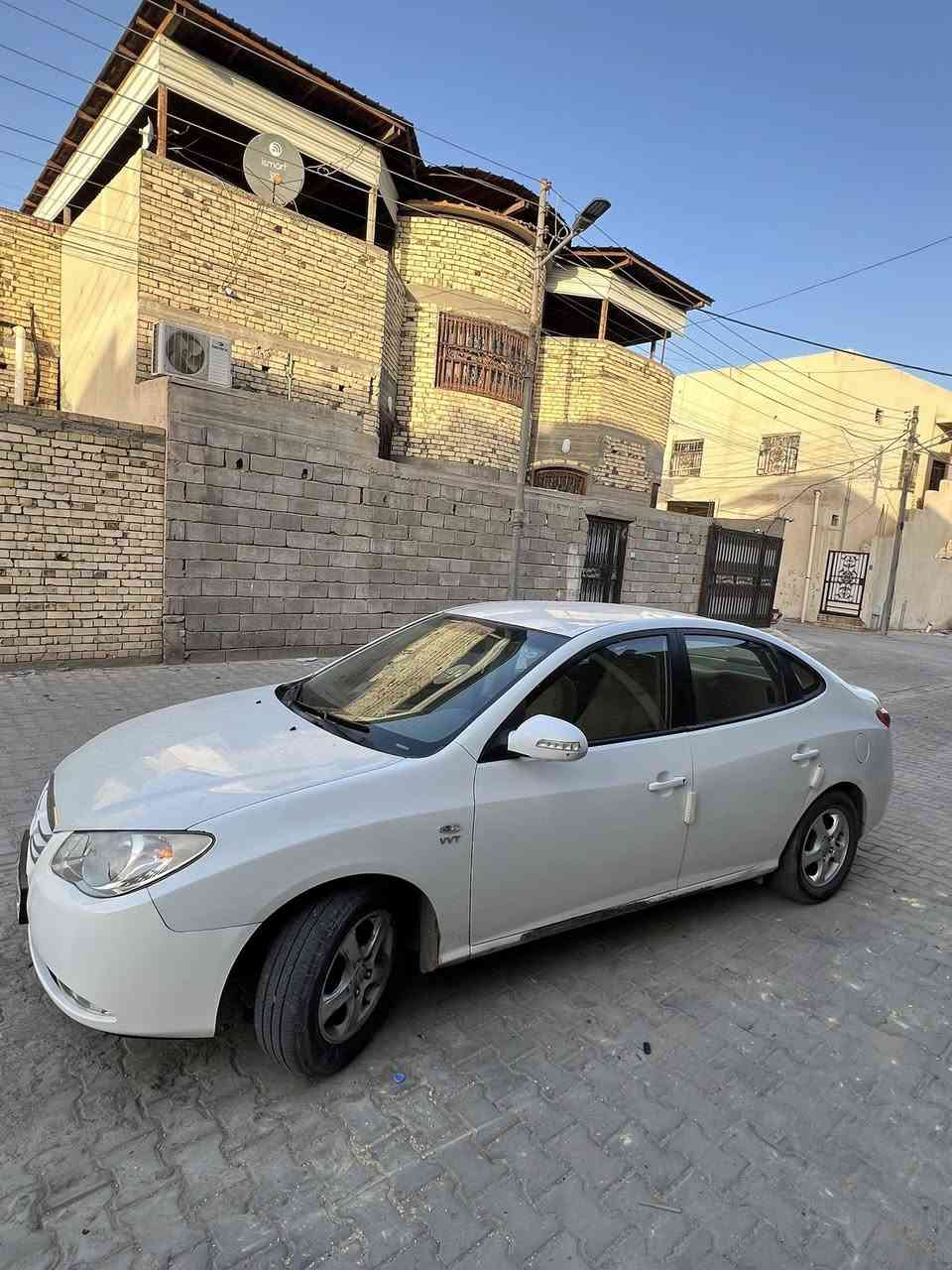 الانتره 2011 خليجي الالون ابيض دواخل بيجي سياره كصه جنطه بس سنويه اربيل وتنتهي 2030 لسياره متومه طبق الاصل والسياره جديده كلش التبريد ثلج عندك الحداده لوره تعبانه شويه مكينه 2000 دوش وكير خير من الله شرط الفحص وتجي وتشوف بعينك العنوان البصره السنيديه 
رقم الموبايل ***********
