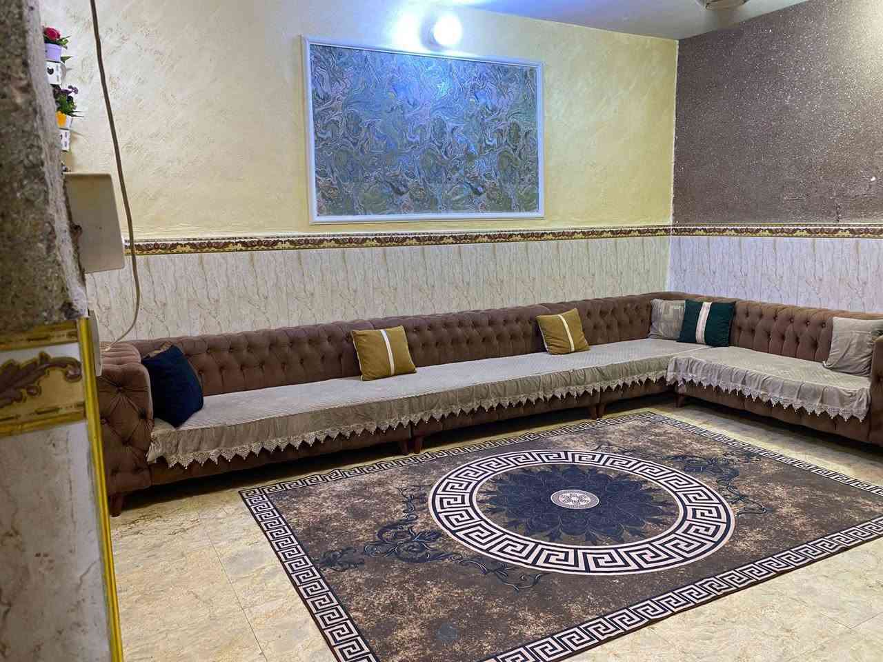 يالله    اعلان : عقار للبيع ( طابو ملك صرف   في الزعفرانيه 

🔸 موقع العقار :  خلف جامع الصدرين قريب على الشارع العام

🔸 مساحة العقار : (125) متر واجهيه (6 وربع) نزال (20)

🔸 جنس العقار : ,طابو ملك صرف بناء نضيف 

طابقين 

🏗 يحتوي على   ستقبال صاله مطبخ منور صحيات غرفه

🏕 طابق ثاني 2 غرف نوم مع صحيات حولي 

صطح بيتونه 

للاستفسار يرجى الاتصال بلرقم *********** 📞

او مراجعه مكتب الاماكن للعقارات
