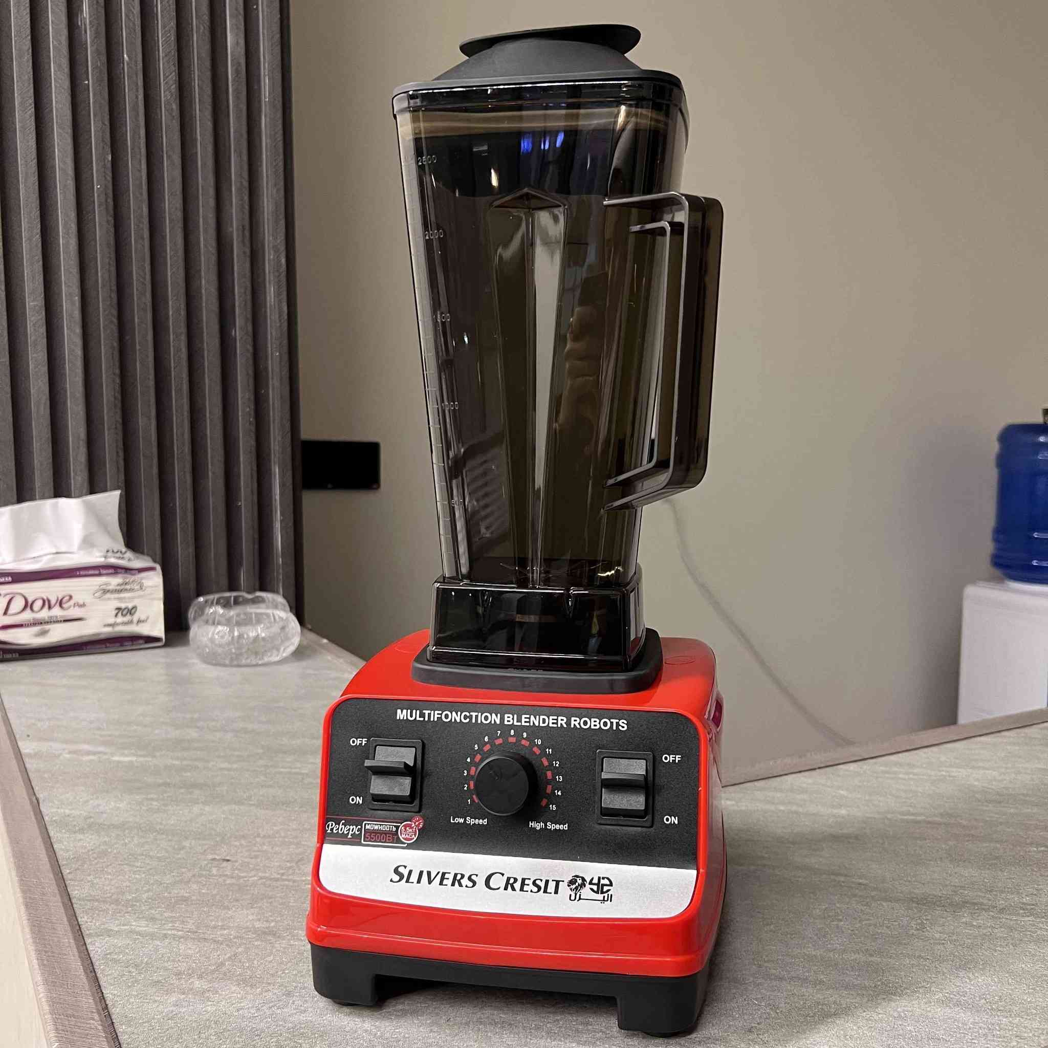 خلاط كهربائي قوي ومتعدد الاستخدامات مصمم لأعمال الخلط والطحن اليومية بكفاءة عالية.

• محرك بقدرة 5500 واط مناسب للاستخدام المكثف

• سرعة دوران عالية تصل إلى 32000 دورة/الدقيقة

• تحكم بالسرعة

• شفرات تقطيع من الستانلس ستيل

• جرة كبيرة من البولي كربونيت بسعة 2500 مل

• نظام حماية من زيادة التيار وارتفاع الحرارة

• القدرة الكهربائية: 5500W

• السرعة: 32000 RPM

• سعة الجرة المقننة: 2.5 لتر

• الجهد الكهربائي: 220V ~ 50Hz

محتويات العلبة

• جهاز الخلاط (القاعدة الكهربائية)
• جرة خلط بسعة 2.5 لتر
• غطاء الجرة النجف, العراق


**إذا كنت صاحب هذا الإعلان وتريد حذفه لأي سبب، رجاءا أرسل رسالة إلى الدعم الفني**