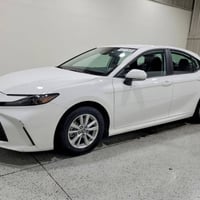 كامري LE • هايبرد • ٢٠٢٥