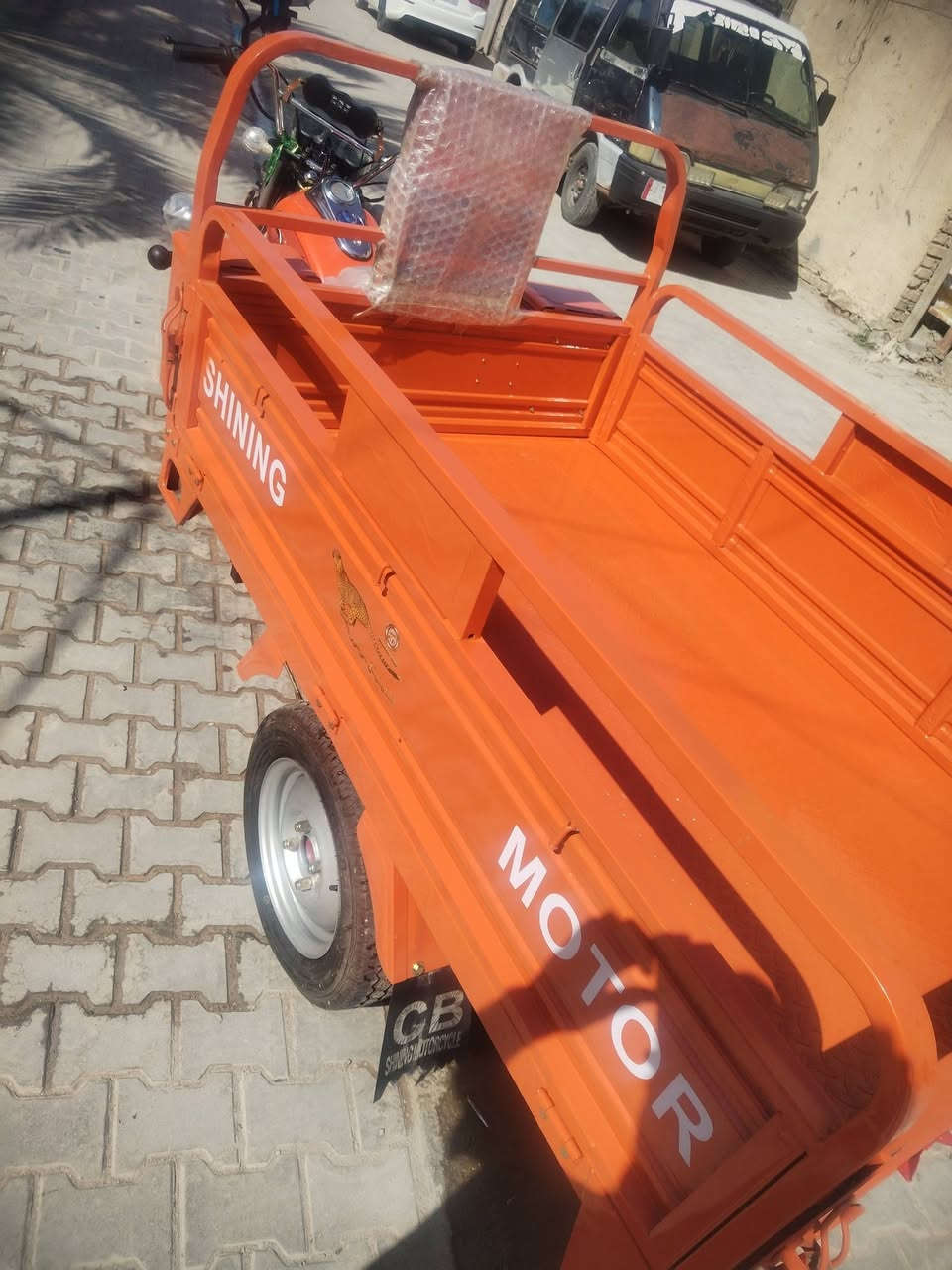 سلام عليكم الحلال للبيع موديل 2026 طالعة شركة قبل ايام مامشتغله ابد اوراق اصولي ترقيم اصولي بيها اضافات حلوة لون مميز سعرة 2500 مجاله قليل رجاا بدون احراج مصاله هواي من طالعة مكان بغداد الشعله 
***********
