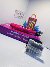 مبرد أظافر كهربائي محمول (Electric Nail Drill)، ويُستخدم بشكل أساسي لل...