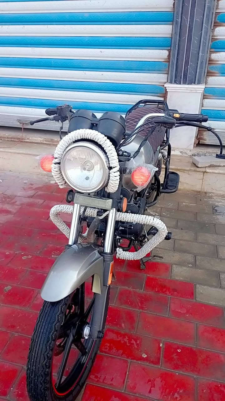 سلام عليكم شباب دراجه دايوان البيع موديل 2022 وراق اصولي مكفوله كفاله عامه سعر مليون و500 وبيه مجال مكان واسط كوت قضاء الحي رقم ***********
