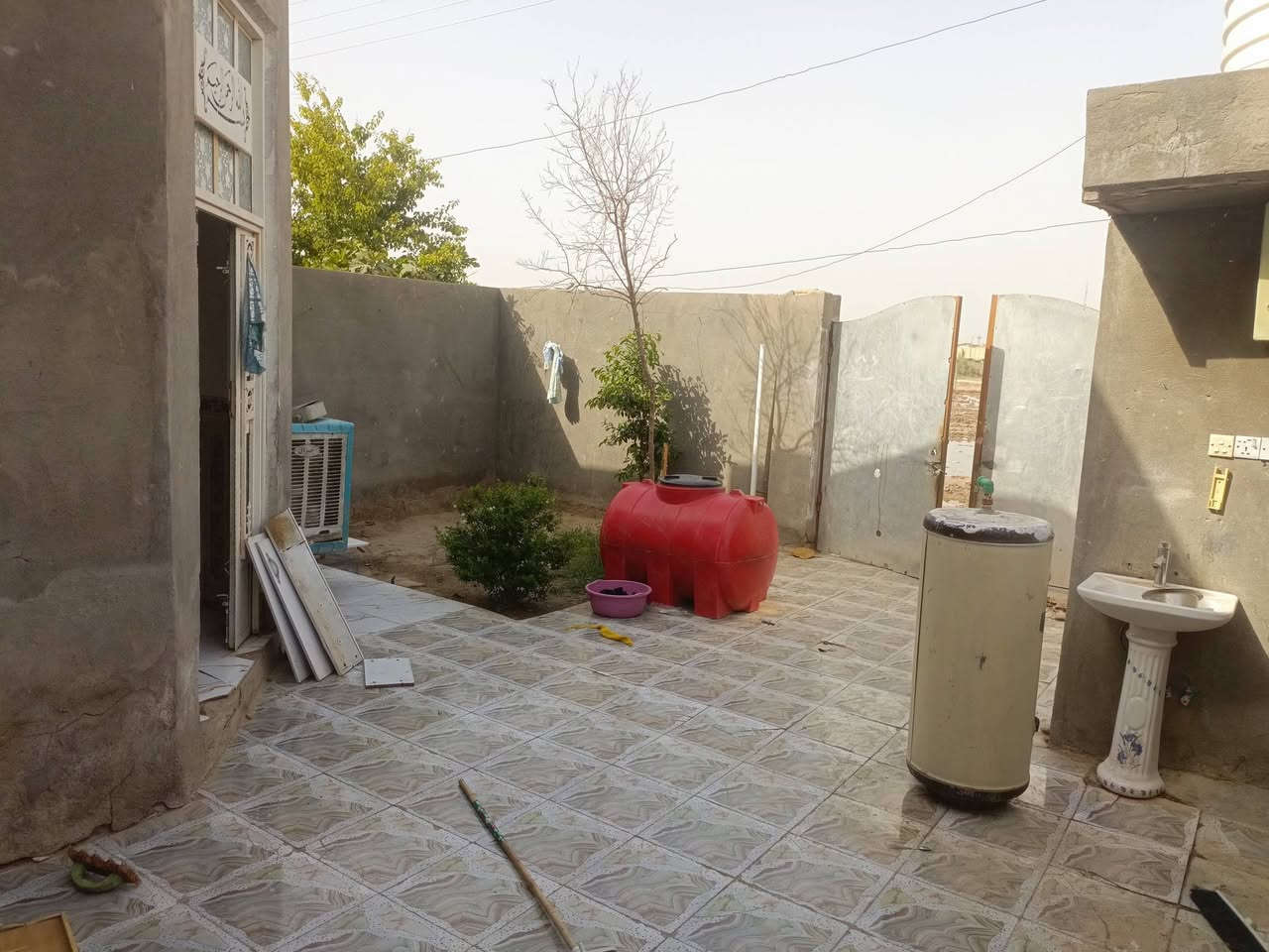 السلام عليكم بيت للبيع مساحه 200 غرفتين صاله مطبخ استقبال صحيات داخل وخارج غرفه في الطابق الثاني السطح كامل فرشي الطابق الاول والثاني الموقع طريق العويسات قرب سيد سهيل السعر 40


**إذا كنت صاحب هذا الإعلان وتريد حذفه لأي سبب، رجاءا أرسل رسالة إلى الدعم الفني**