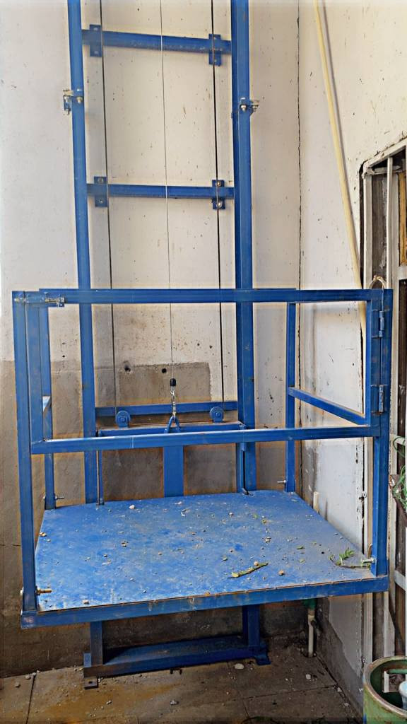 مەسعەد بۆ ماڵانو مارکێتو مەخزەنو هەمو شوێنێک بۆ 3 قاتە بێت فول سێفتی توانای هەڵگرتنی یەک تەن هەیە پەڕەشوتە سلێمانی وە بتەوێ بۆت دەبەستین وە دەتوانیت لە شوێنێکەوە بۆ شوێنێکی تر بگوازرێتەوە
***********
المصاعد للمنازل، الأسواق، المستودعات، وكل مكان تتكون من 3 طوابق، آمنة كاملة مع إمكانية حمل طن واحد بالمظلة. السليمانية, العراق
