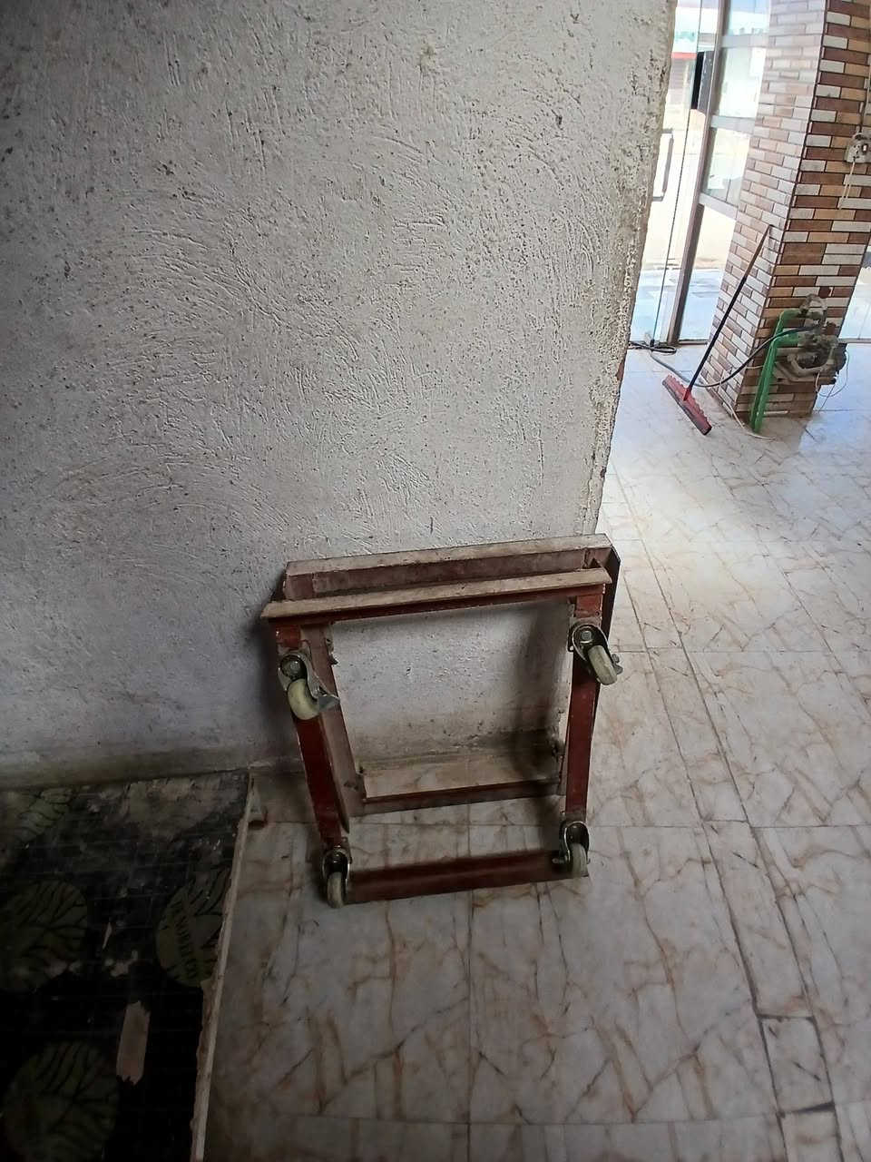 غراض فرن صمون حجري كامله سله العدد ٢ وحده ما مستعمله وطاوليات عدد ١٠٠ مستعملات تزكا مستعمل اخو الجديد عجانه مع ماطور كهربائي ودنبر بانزين عربانه كامله هيه ولصواني ٤٠ صينيه مشبجات     مكاين غاز العدد ثنين وحده منهن مكينة الاخرس وكينه نفط هم الاخرس الغراض كلمن وسعره واذ شلع تختلف الاتصال على رقم صاحب الغراض علمن مكلف  بالنشر ***********
