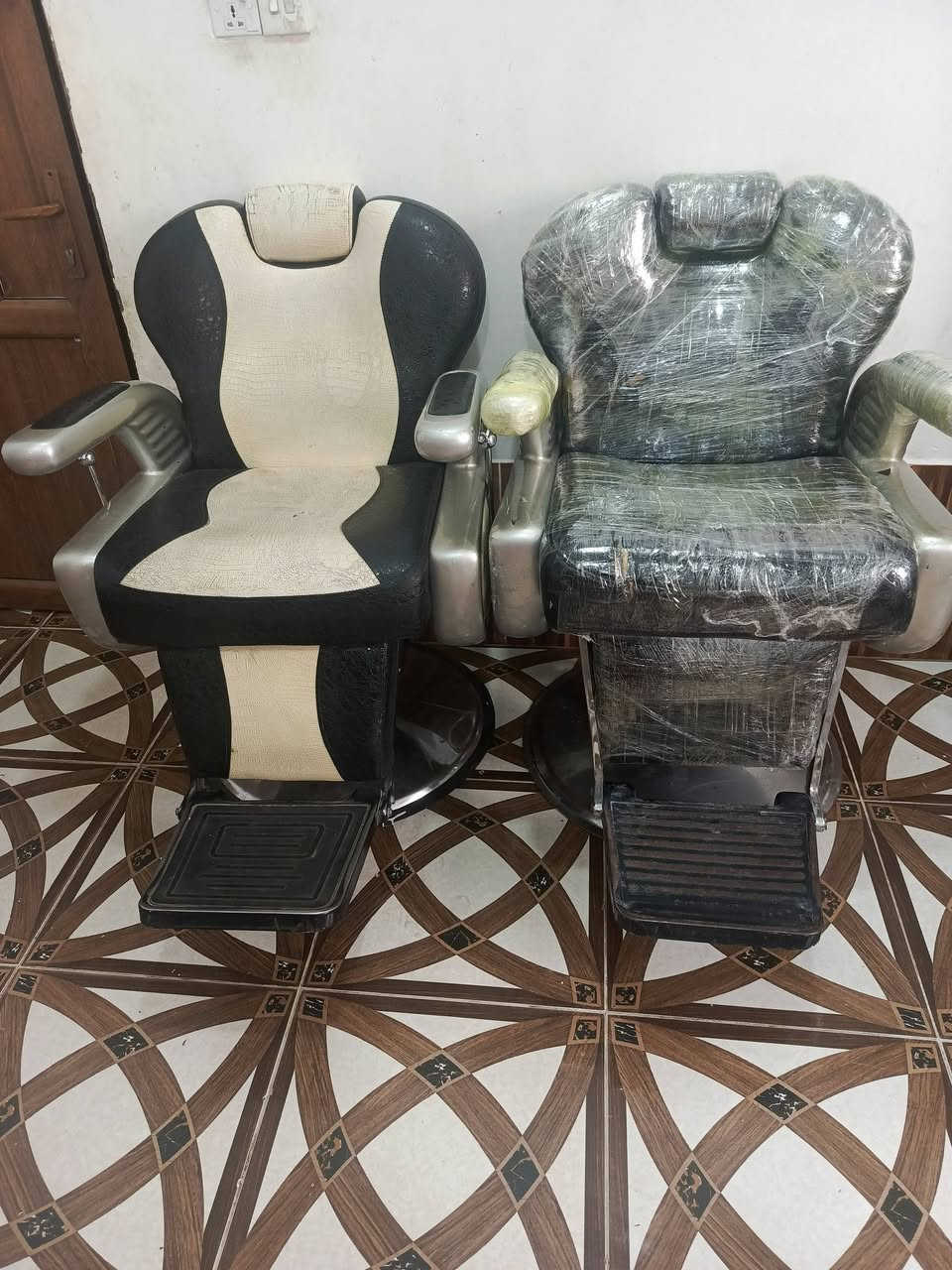 زوج كراسي للبيع
***********
الي ايحب هذا الرقم 
🙏

