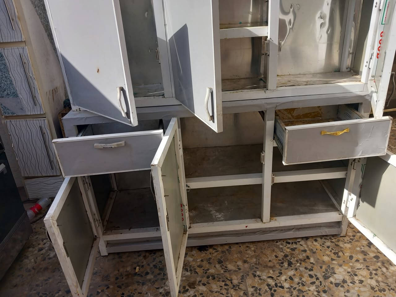 كاونتر تسكام قطعتين (بلا سنك يعني مابي سنك)
سعرة 125وبي مجال حك الجيه


**إذا كنت صاحب هذا الإعلان وتريد حذفه لأي سبب، رجاءا أرسل رسالة إلى الدعم الفني**