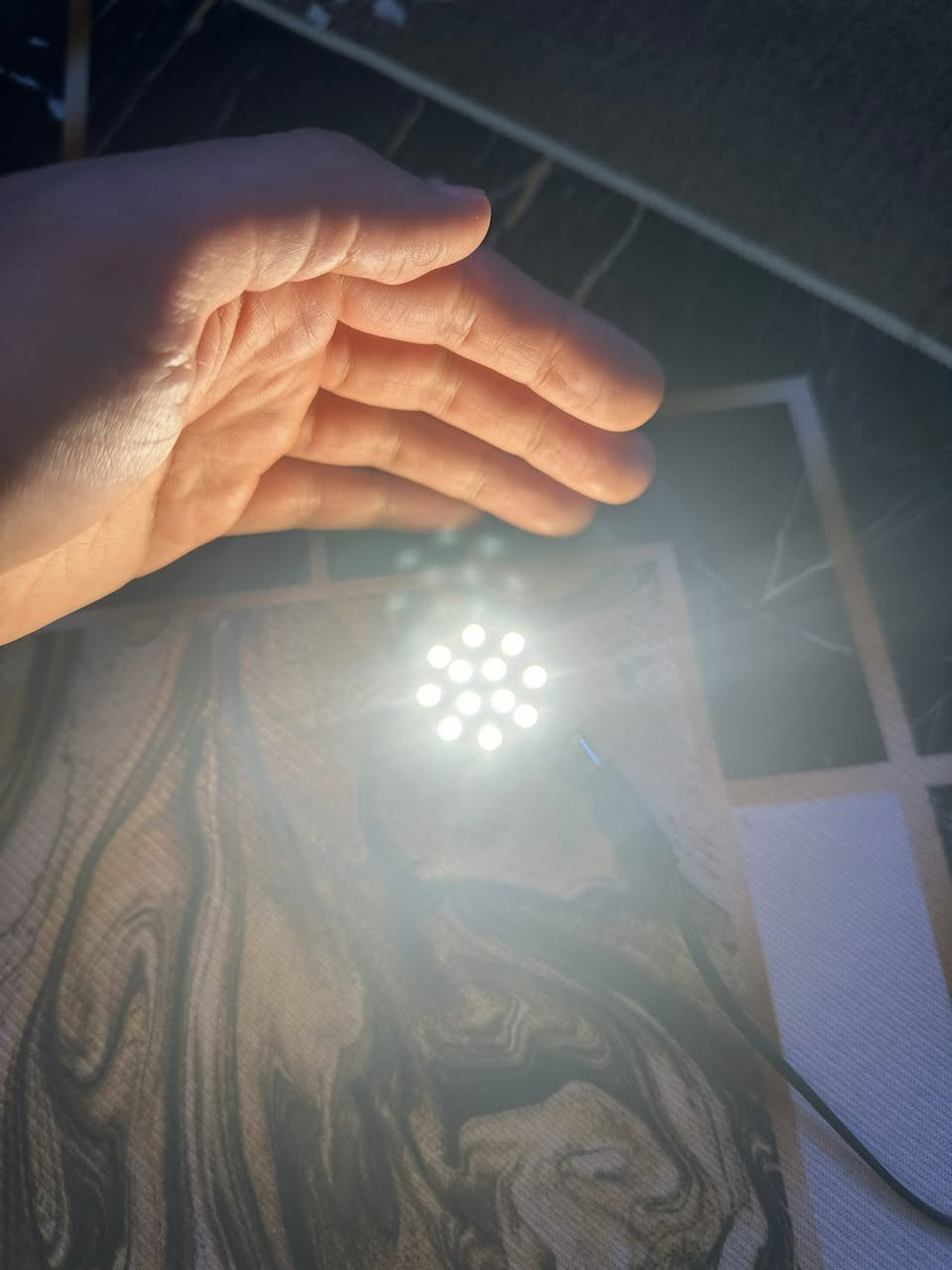 سلام عليكم الاحبة لد دائري انارة شمسية يشتغل على فولتيه من 8 الى 30 فولت متعدد الاستخدامات للتجارب للديكورات للسيارات للسفرات انارة كلش قوية سعر القطعة 2 موجود كمية منه يوجد توصيل لجميع المحافظات بغداد 5 والمحافظات 6 
تواصل وياي وتدلل اذا ما رديت عليك بالمنشور ادخل خاص لان التعليقات ما انتبه عليهن @led ليد


**إذا كنت صاحب هذا الإعلان وتريد حذفه لأي سبب، رجاءا أرسل رسالة إلى الدعم الفني**