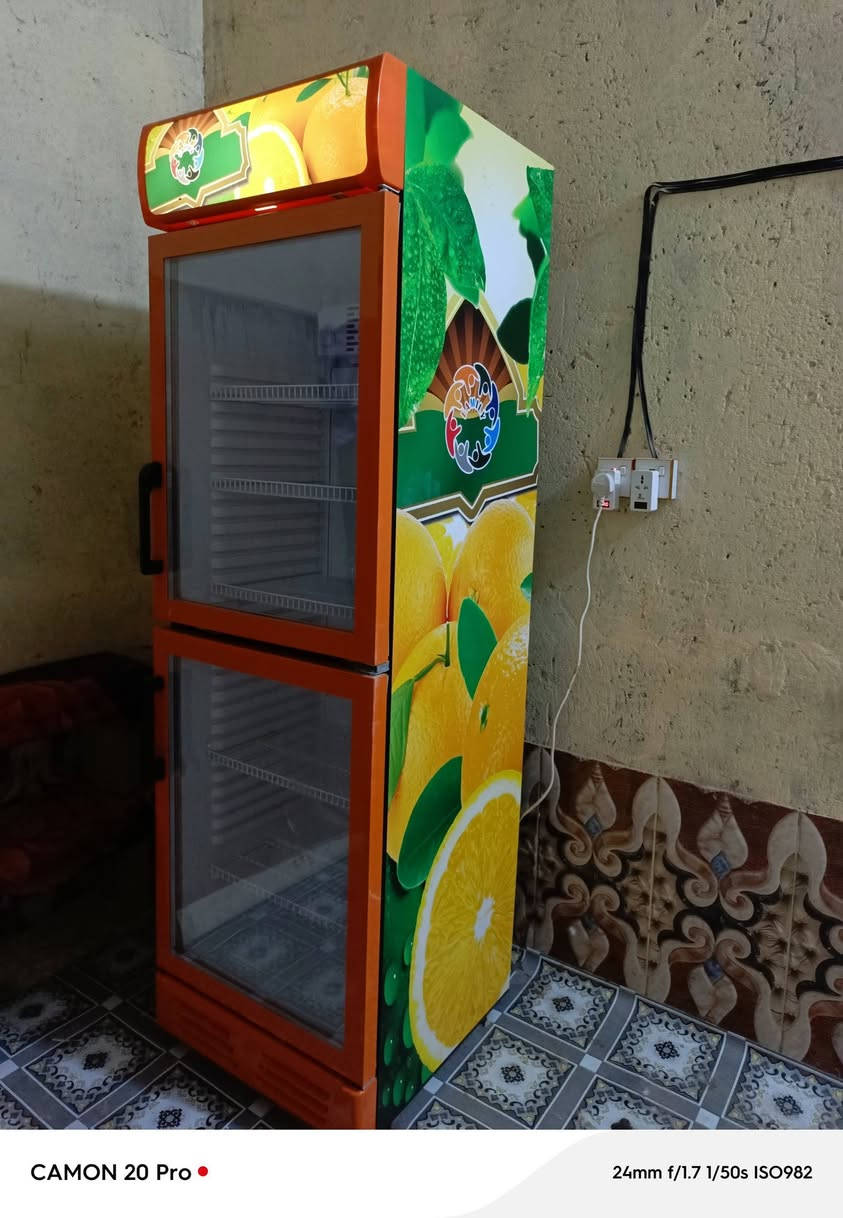 سلام عليكم للبيع عارضه  عموديه جديده استعمال شهرين فقط عل شرط او رفوف نضاف عنواني رميثه رقم ***********
