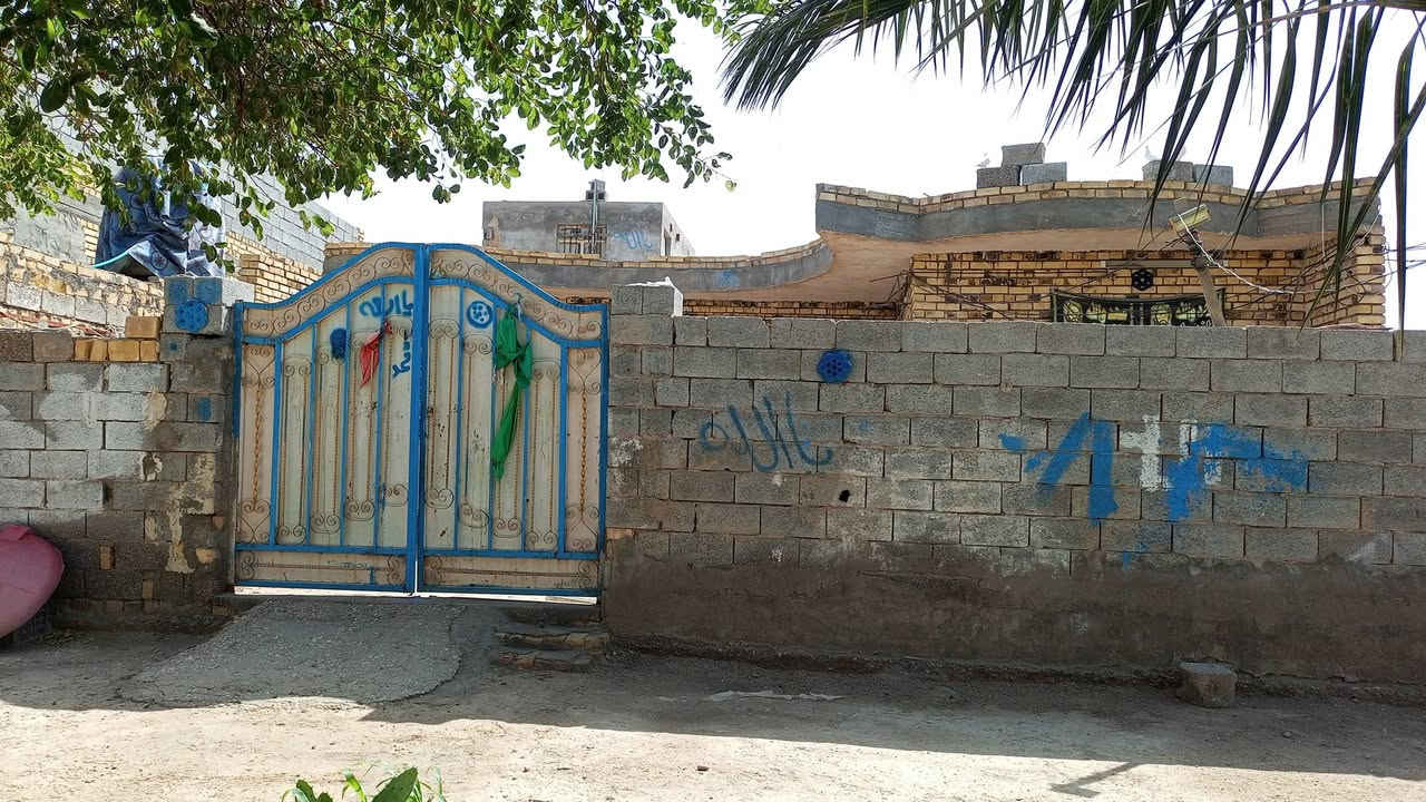 السلام عليكم بيت يم سيد مناحل بيت للبيع المساحه 900 الرقم ***********
