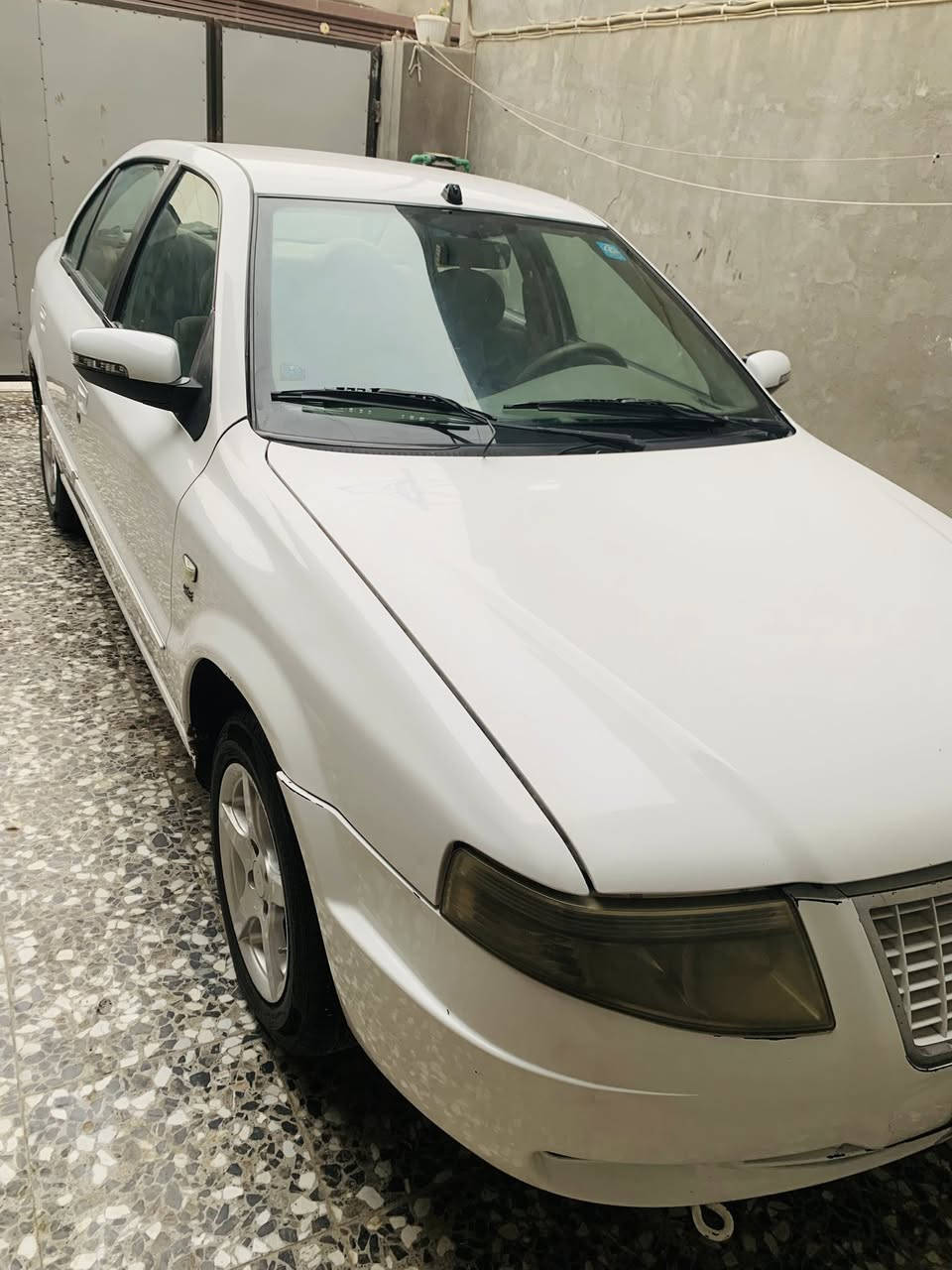 سلام عليكم سمند سورن للبيع موديل ٢٠١١ بيه ضربه بلجاملغ الخلفي وبارد باجاملغ الأمامي والسنوية لل٢٠٢٨ والسياره طابه هزه قبل سنه ونص والكير والمحرك والحداديه جديد مكان السياره حله نادر الاوله وباقي التفاصيل خاص
