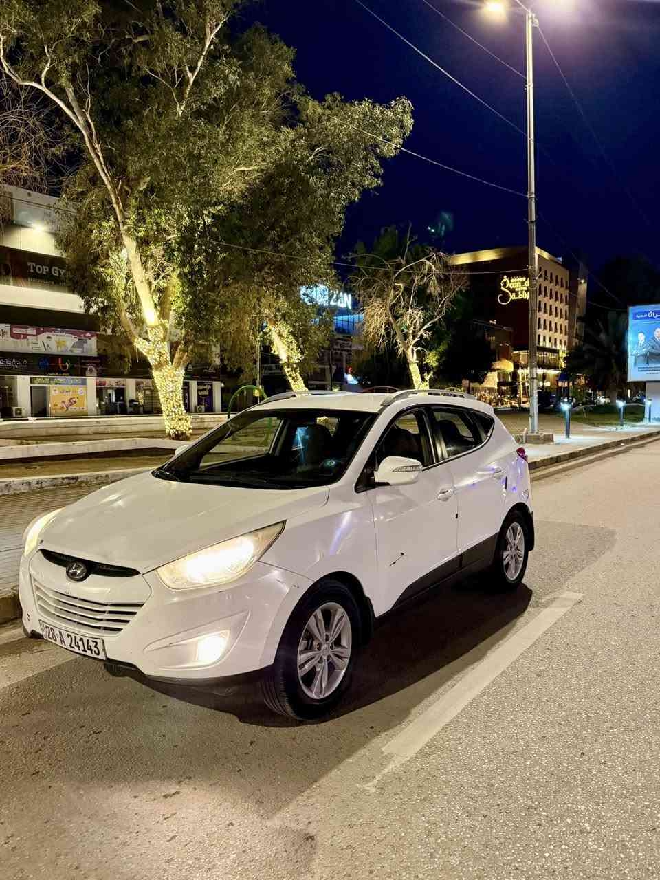 توسان ٢٠١٤ خليجي 

تخم تايرات جديد 
بطارية امارون جديدة 
شاشة جديدة 
تبريد ثلج 
السيارة ما بيها لا حار ولا بارد 
فقط الطخات الي موضحة بالصور وما مصلحها 
مبدل بيها رواجز من شركة هونداي الأصلية 

السعر ١٣٣ وبيها مجال 
مكان نجف 
***********
