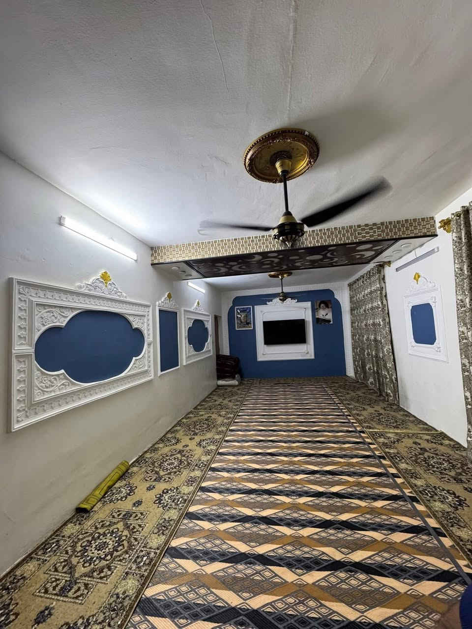 دار للبيع في منطقه الحبيبيه قرب جامع ذ الفقار
مساحه الدار 300 متر واجهيه 12 نزال 25 
بناء قديم البيت ينسكن بي ماناقصه شي 
طابقين 
للاتصال ع رقم التالي : 
***********
