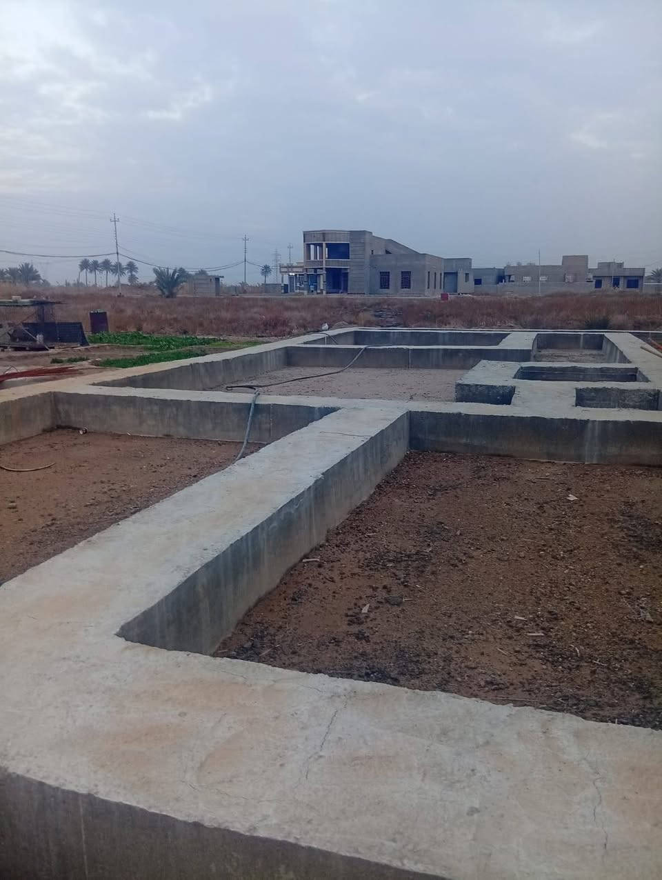 مقاولات عامه ⬇️⬇️
عروض تسليم 🔑🔑 مفتاح ( بالتقسيط والنقد والنسبه ) 
 مقاولات العامه  بناء والهدم) ***********واتساب
مواصفات البناء : بناء وهدم جميع الابنيه 
🏡تاسيس شبكة مجاري 4 انج الامل الشريف المصري المسلح الاصلي ثلاث طبقات مع مراعاة الابعاد الهندسية
🏡تسليح الاساس الشريطي  بالحديد   (FF) عراقي و بابعاد 50*40
🏡بناء الطابق الاول بالطابوق الجمهوري عراقي او الاحمر ( حسب طلب)  ارتفاع20-3 م
🏡تاسيس شبكة كهرباء بوري النوعية اردني درجة اولى للسقوف والجدران بخارطة حديثة وشبكة سبورت لايت  حسب التصاميم الحديثة 
🏡تسليح السقف الاول بالحديد   ff وحسب الاقطار 12ملم 16ملم  وصب السقف خلطة بالصب الجاهز .
🏡اطار فريم حديد للشبابيك جنل
🏡تجهيز وعمل شتايكر للسقف مع فلين 3سم ونايلون وبمواصفات درجة اولى
🏡اعمال لبخ للستائر والبيتونة والمناور 
🏡القيام بعمل البياض للجدران الداخلية درجة اولى
🏡 تغليف جدران الحمامات والمطابخ بالسيراميك حسب طلب الزبون .
🏡تاسيس شبكة ماء نوع تركي بي بي ار مسلح درجة اولى
🏡محجر السلالم المنيوم حسب رغبة صاحب الدار درجة اولى .
🏡تغليف الارضيات بورسلين ( ٦٠*٦٠)
🏡ابواب داخلية  او ابواب تركية  ( HDF) او حسب طلب الزبون.
🏡باب لمدخل المنيوم او حديد ثقيل .
🏡شبابيك المنيوم او (PVC) درجة اولى .
🏡صبغ الدار حسب اللون المختار من قبل صاحب الدارنوع *جوتن او برجر او ناشونال
🏡تجهيز وتركيب كهربائيات مع الانارة درجة اولى
🏡تجهيز وتركيب خزان ماء سعه 1000لتر مع سخان الطحان الاصلي 120لتر
🏡باب سياج خارجي حديد درجة اولى 
🏡تجهيز وتركيب مضخة ماء درجة اولى
🏡تجهيز وتركيب حمام غربي ومغاسل من نوع تركي 
🏡تركيب بايات جاهزة للسلم وحسب الون المختار من قبل صاحب الدار
🏡تاسيس منظومة ستلايت 
🏡تاسيس منضومة غاز للطباخ داخل السياج
🏡تاسيس بوري 4انج لمرشحة الطباخ الداخلي

 
✅ من الممكن التغيير في مواصفات البناء حسب طلب الزبون .

للاستفسار  اكثر الاتصال على الارقام التالية:
*********** واتساب 
 عملنا محافظه الانبار و كربلاء وبغداد. المنصور الكراده الجادريه حي الجامعه الغزاليه ابو غريب الدوره السيديه الجهاد الاستفسار تفضل خاص
