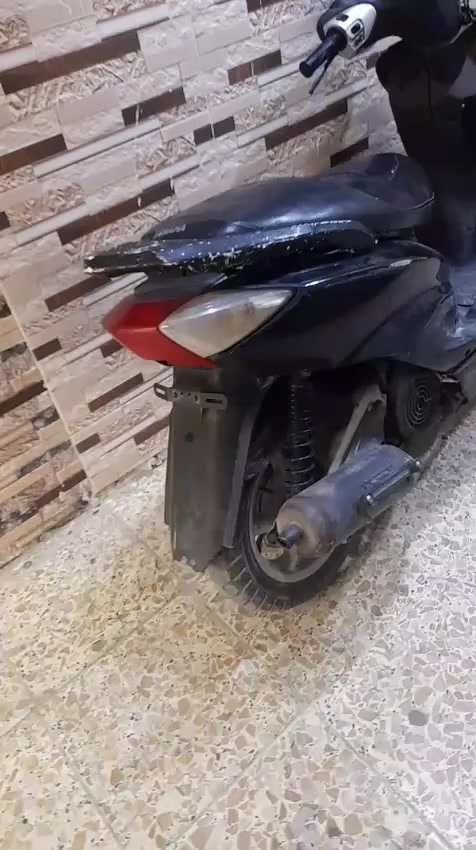 السلام عليكم كووم حديد معتاز ودابيعه 175 وبيهه مجال للشراي تشتغل وتأخر بالتشغيل وره شوه تطفه ابيع على هل حطه وهذا رقم مَبايل + واتساب***********
