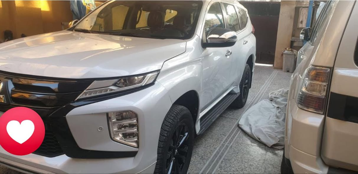 تحكم ستيرن
شاشة عدادات
شاشة اندرويد 
٦ سماعات 
٧ راكب 
مقاعد جلد 
داخل احمر و اسود لامع
دفع خلفي و دفع رباعي
لدات امامي و خلفي 
فتحة سقف
ويل ١٨
Black edition 
تطعيمات كروم و اسود 
سبير منازل 
كشافات ضباب 
محرك 3000 v6
كير 8 نمر 
حساسات امامي خلفي 
كامرة خلفيه 
مري شفط 
ماشية 40500 كيلو 
مكفولة ما عده بارد و تكحيل بجاملغ الخلفي عكس السايق اصبعين
تبريد 3 قطع 
تخم تايرات جديد
منافذ شحن usb خلفيه عدد 2 
مرايه تعتيم ذاتي
كرسي السائق كهربائي
بعد بيه هواي مواصفات 

سعر سياره ٢٤٩ ورقه وبيه مجال عنوانه بغداد الاعظميه 
رقم هاتف ***********
