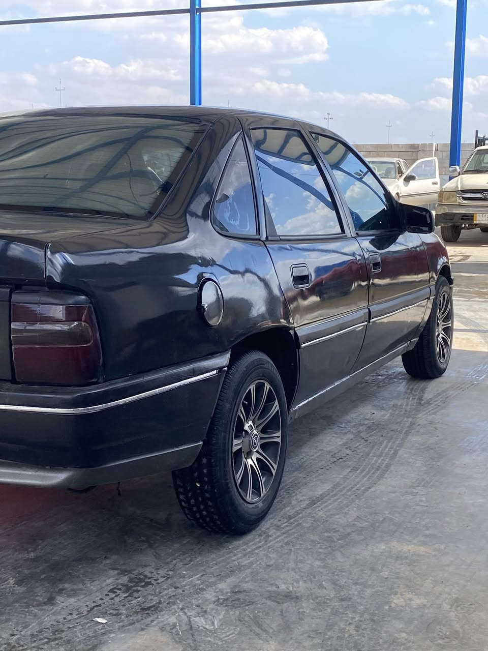 سەرەتا بەناوی خوا
ئۆپڵ ڤیکترا 
 مۆدێل 1991
مەکینە 20
ئاڕم  هەولێر 
ئاڕمو ئەوەلیاتی بەشەرت 
دەعمو لێدراوی نیە 
سەیارەکە تابڵێی جوان و بێمەسروفە 
سعری 19 مەجالێ برایانە
***********
