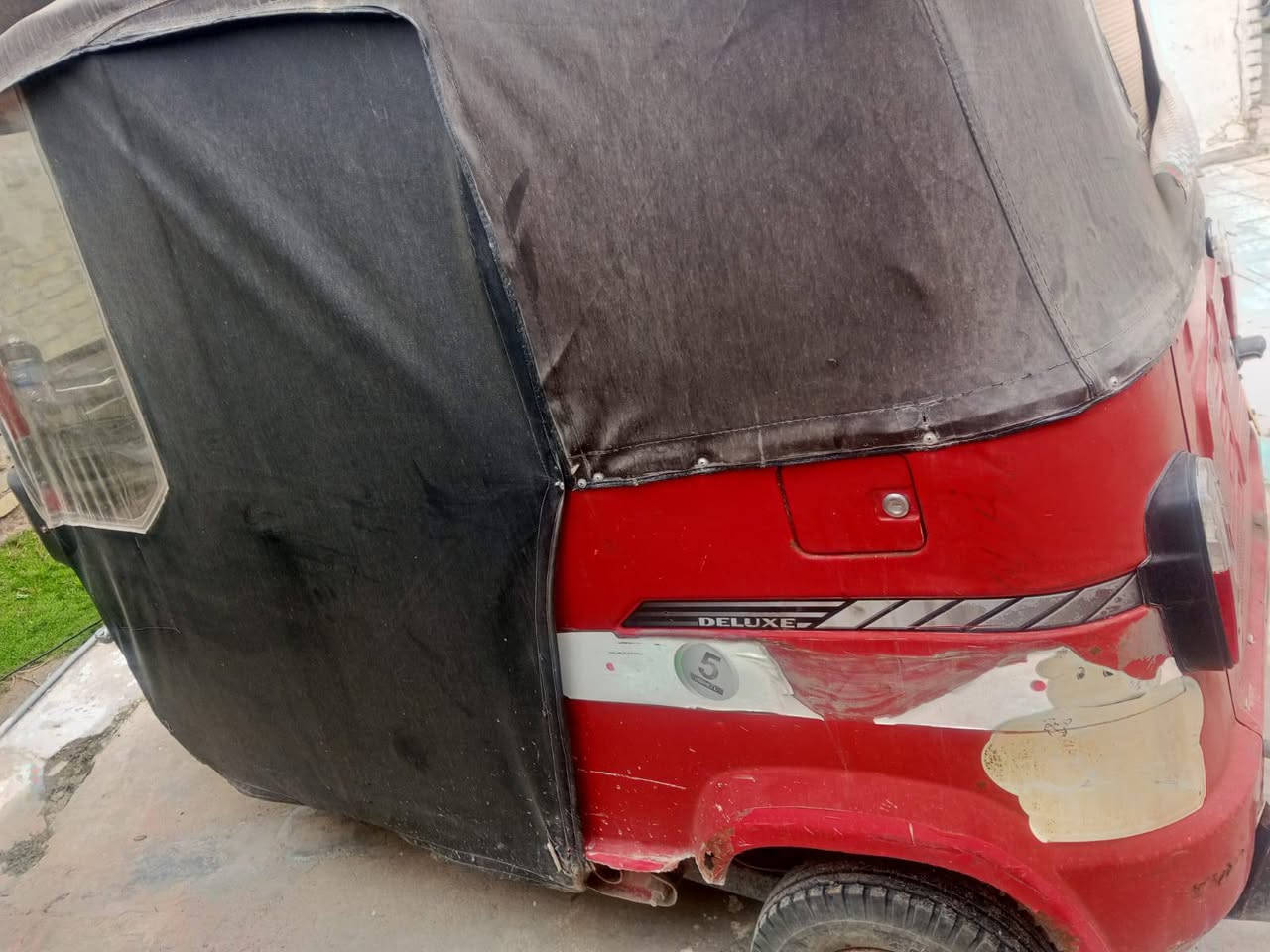 السلام عليكم  تي في اس 2018 اوراق كامله اصوليه   تكتك مناقصه اي شي بس بيها شمره عل يمنه قويه  و الباقي مناقصه اي شي والكشر كدام عينك  مكاني بغداد الدوره شارع 60..
***********رايدها  ب 2250 وبيها مجال
